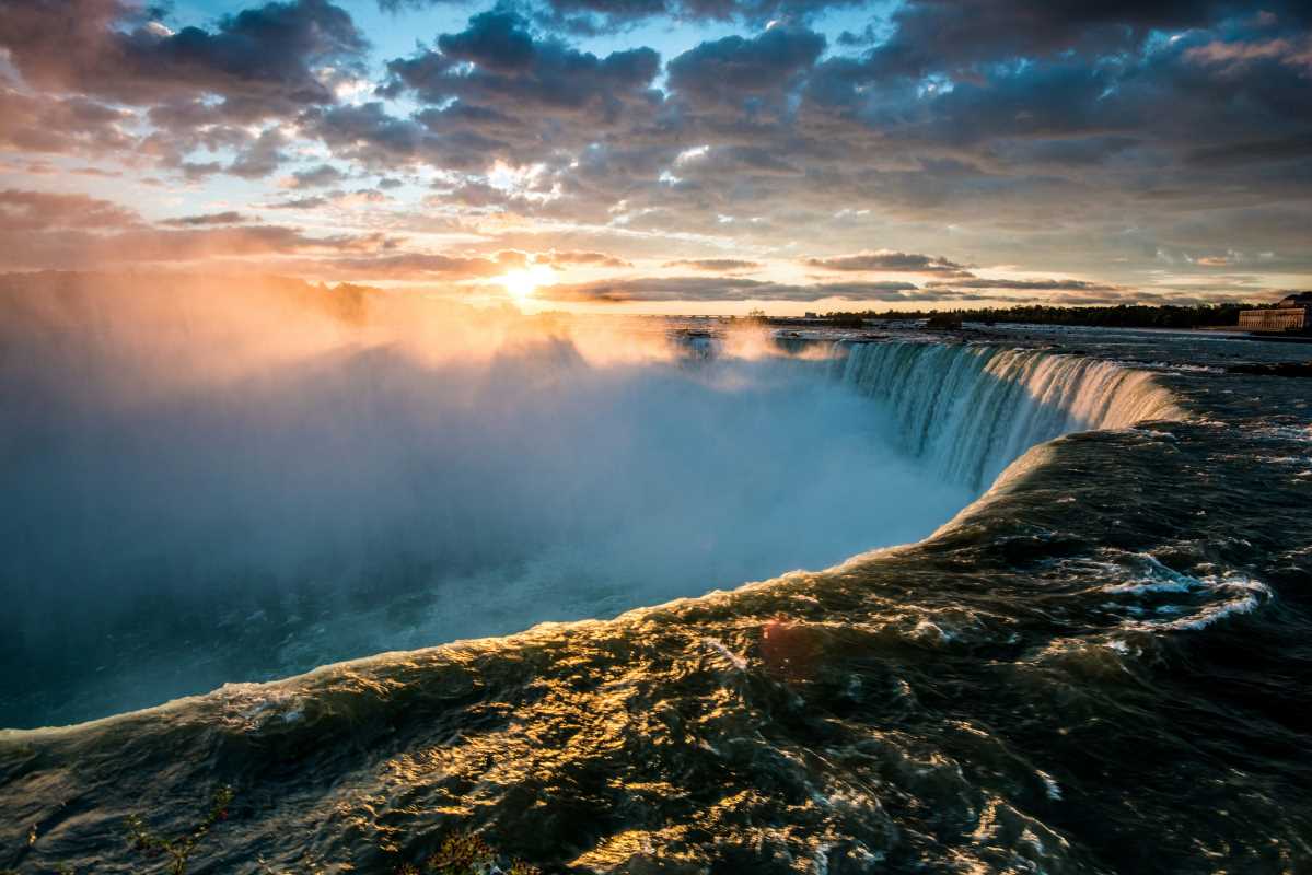 How to See Niagara Falls Without Fighting the Crowds